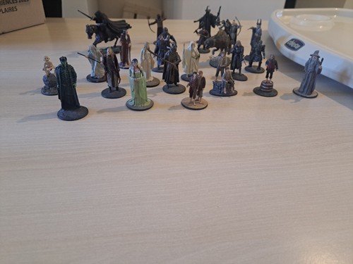 Lot figurines le seigneur - 24,