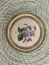 Cadre Rond Brodé Ancien