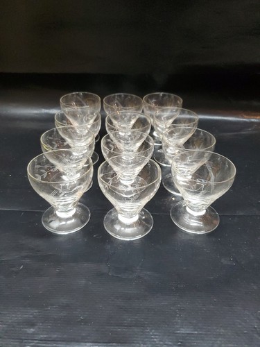 Lot anciens verres a - 12,
