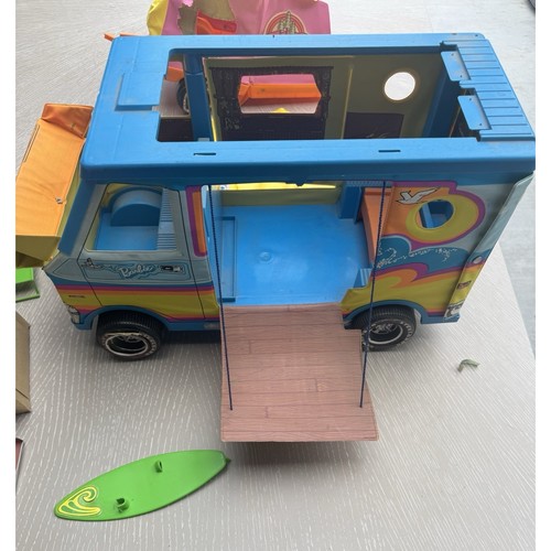 Vintage 1973 barbie - barbie, bus
