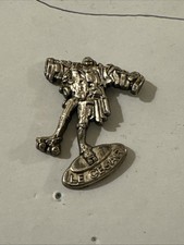 Pin’s Art Sculpteur CESAR 