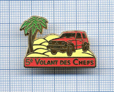 Pin's TOSCA 5ème VOLANT DES CHEFS rallye compétition gastronomique / Mitsubishi