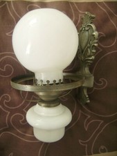 Applique murale vintage en métal avec tulipe en verre blanc opaque 24 cm X 14 cm