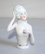 Ancienne demi figurine en porcelaine Allemande marquise, hauteur 9.5 cm
