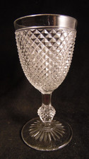 Verre à eau en cristal de Baccarat modèle Diamants biseaux