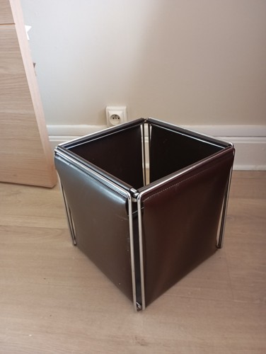 Corbeille porte revue en - ou,