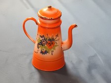Cafetière ancienne en tôle