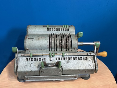 Ancienne machine calculer - machine,