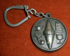 Porte-clés Café Tabac LE VOLTAIRE Paris XI° Attributs fumeur TABAC carotte PIPE