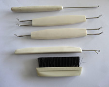 Lot 5 accessoires ( poinçons, ...) pour MACHINE à TRICOTER ERKA