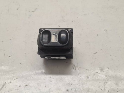 Bouton lève vitre avant