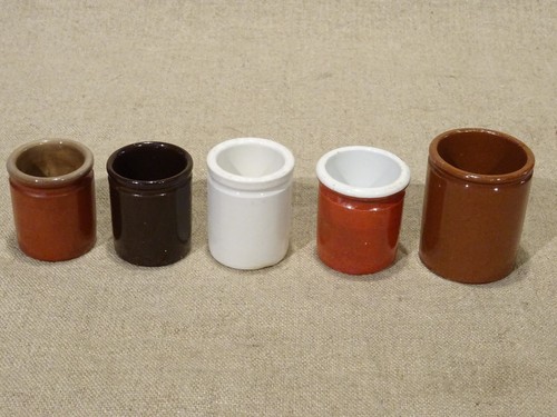 Anciens petits pots à - 5,