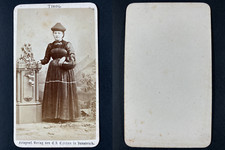 Czichna, Innsbruck, Costume