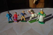 Lot de 5 Figurines Jouet. 4