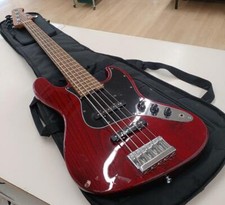 Guitare basse électrique