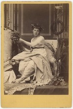Cabinet c.1880. Portrait d'une femme, couronne de laurier. Étude pour peinture.