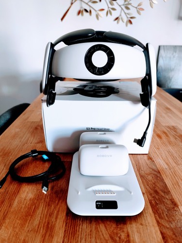 Bobovr pro 2 batteries - +,