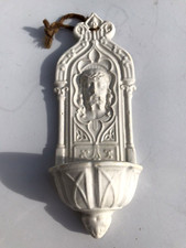 Bénitier mural Christ en porcelaine de Sarreguemines