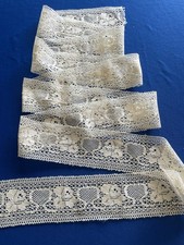 Ancienne dentelle au fuseau crème : 132 X  13 cm  ( L75)