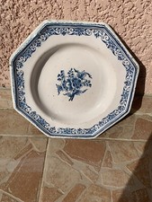 grande assiette Moustiers Sté Marie Faïence Croix Bleu Motif Œillet Moitié 18ème