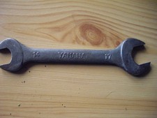 Clé plate yamaha  14 / 17