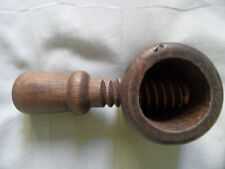 CASSE NOIX à vis  en BOIS