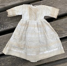 Robe poupée d'époque XXème
