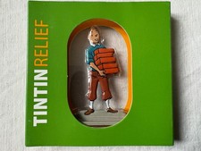 Figurine relief métal plat