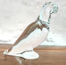 Perruche en Cristal de Baccarat signée à la Base. Hauteur 10,5 cm. Très bon état