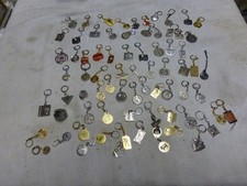 LOT DE PORTE CLES DE COLLECTION PORTE CLEFS METALLIQUES PUB ET AUTRES