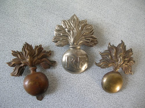 Lot anciens insignes - anciens,