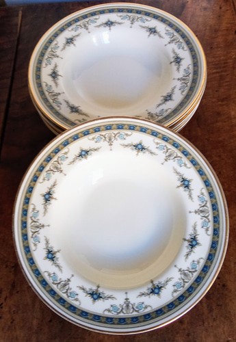 Très belles assiettes - très,