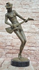 Art Déco Fille Musicien Avec Guitare Bronze Sculpture Statue Par Anderson