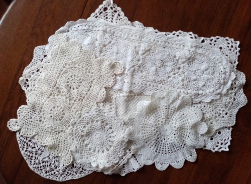 Lot napperons anciens - 12,