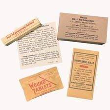 Kit Parachute First Aid Set WWII WW2 US GI Reconstitution Copie Repro Medical