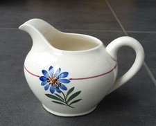 Crémier en faïence de Sarreguemines, fleur bleue, parfait état