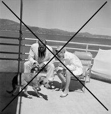 PHOTO DE RAYMOND LOEWY ET SA FEMME ANNEES 60