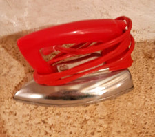 VINTAGE Jouet ancien Fer à repasser enfant  jamais joué