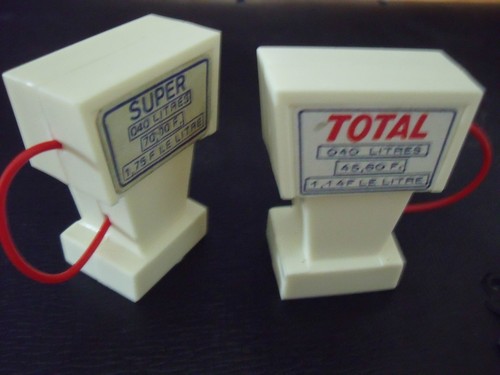 Garage pompe a essence - 1/43,