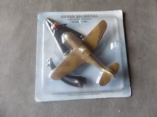 AVION EN MÉTAL 1/100e  Dans