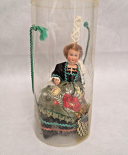 Poupée régionale folklorique