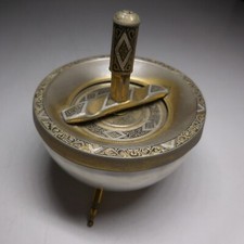 N24.487 cendrier à piston