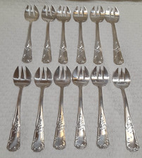 6 FOURCHETTES A HUITRES  EN METAL ARGENTÉ DE STYLE LOUIS XV