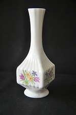 Vase soliflore Royal Stafford porcelaine cannelée peint main par K.Clarke 