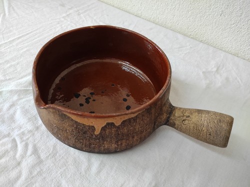 Ancienne casserole terre - en,