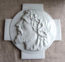 PLAQUE MURALE EN PORCELAINE - VISAGE DU CHRIST COURONNÉ D'ÉPINES SUR CROIX