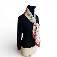 Foulard Hermès en soie plumes