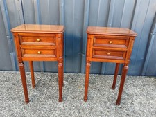 Paire de tables de chevet