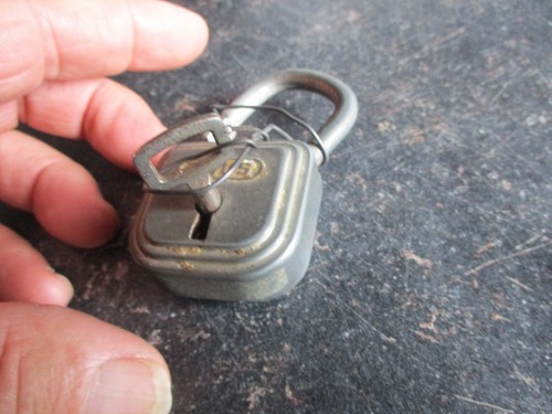 Ancien moyen cadenas abu - ancien,