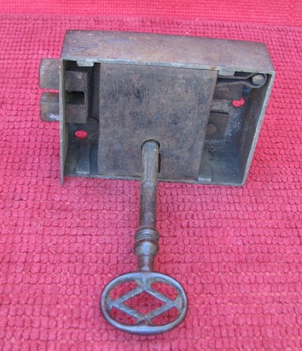 Serrure ancienne avec clef - ancienne, sa